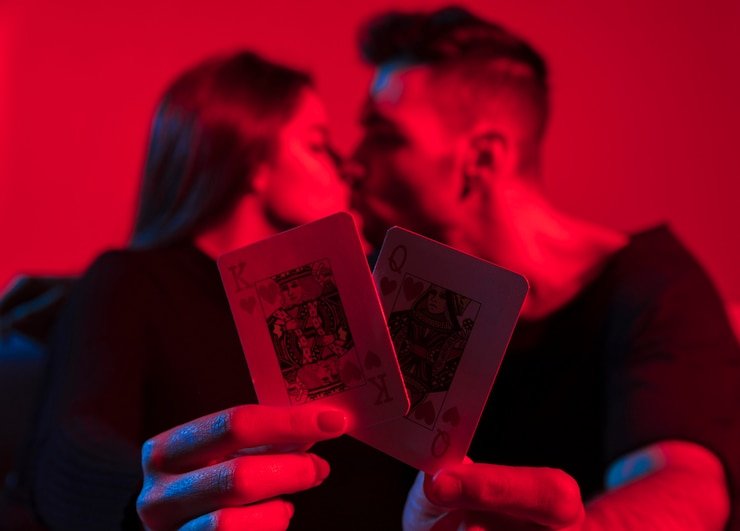 Studio live dealer dengan dealer profesional di meja blackjack